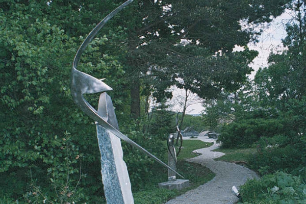 Remo Leghissa, Skulpturenpark - Weg zur Teichanlage